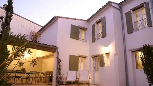 El patio por la noche