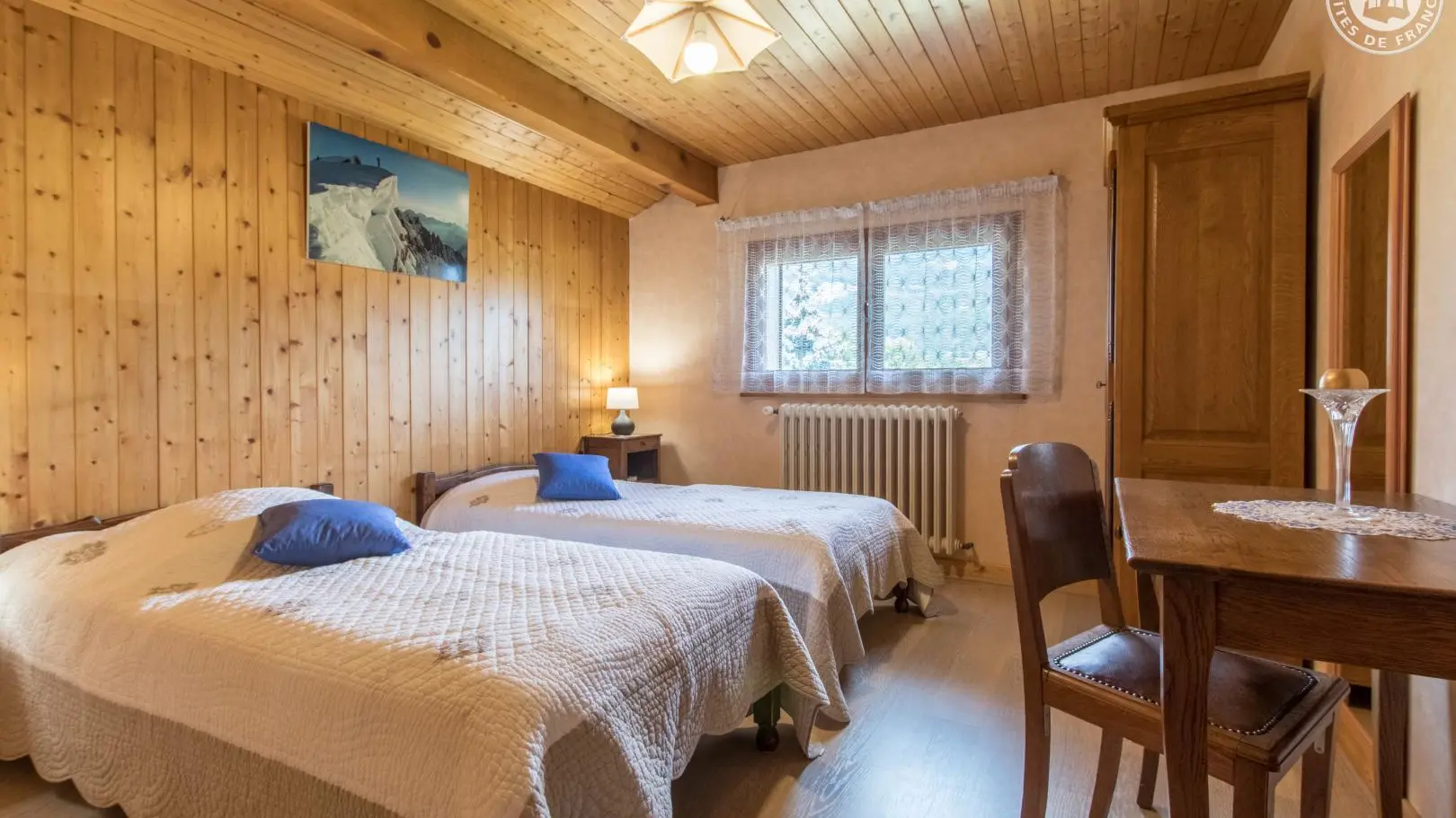 Chambre avec 2 lits de 90  
Coté Aiguille de WARENS