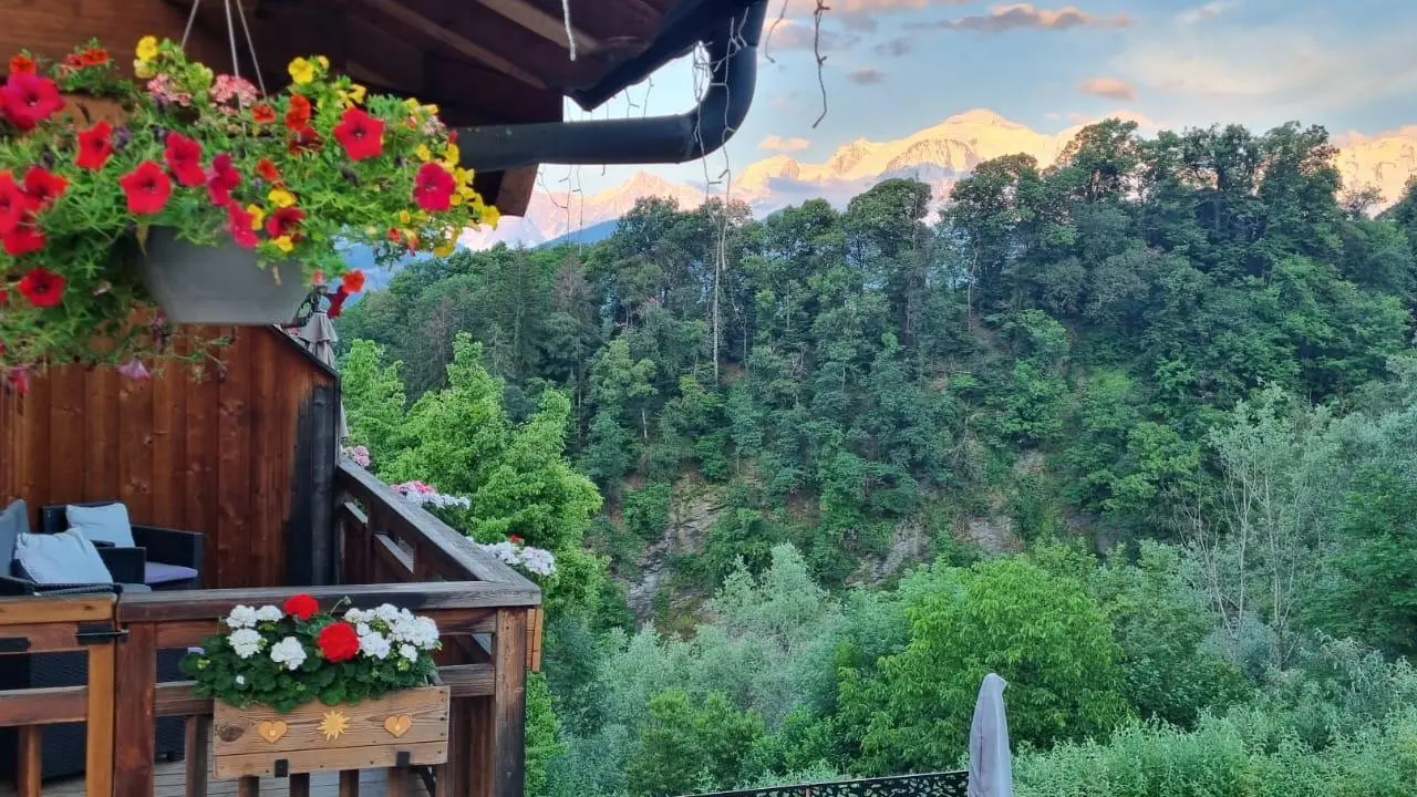 Vue du Mont Blanc soleil couchant depuis la terrasse