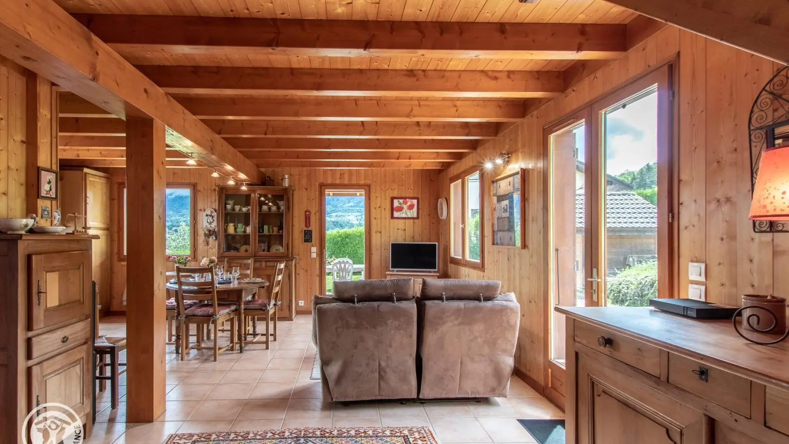 Séjour-cuisine avec accès extérieur