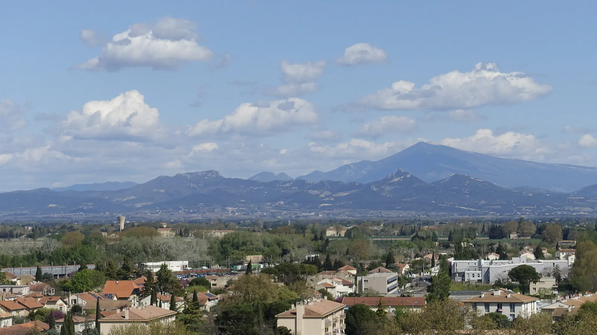 Vue depuis la Colline sur le Mont Ventoux