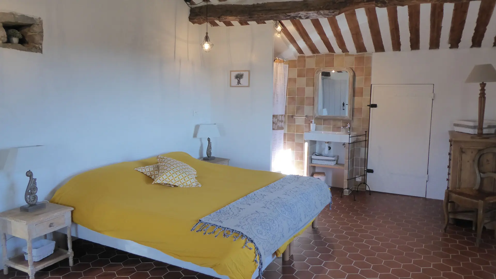 Gîte Bastide de la Rousoulina-Chambre double 2ième étage + douche-Le Rouret-Gîtes de France Alpes-Maritimes