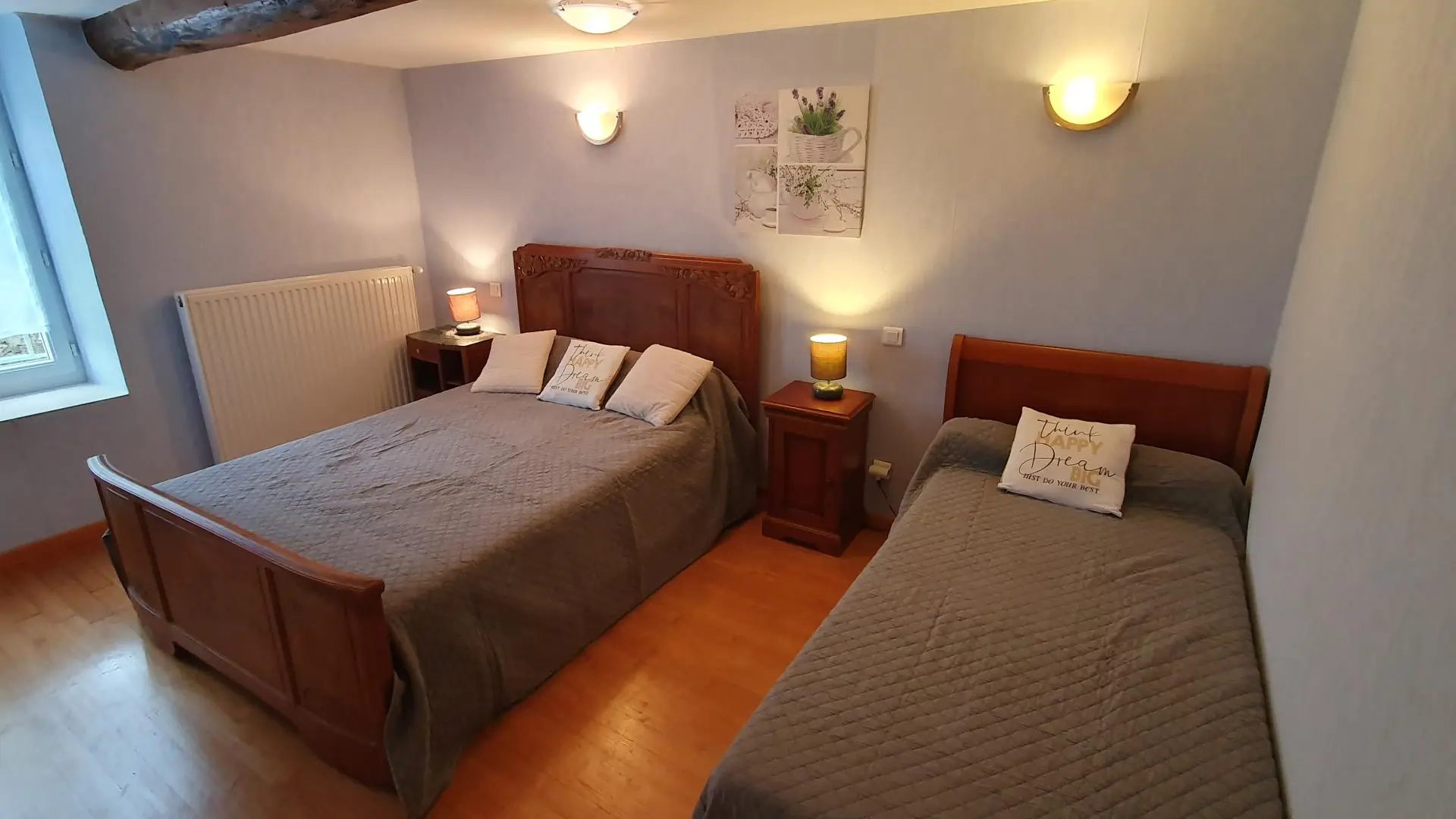 chambre n°4 
composée d'un lit de 140cm & 1 lit de 90cm