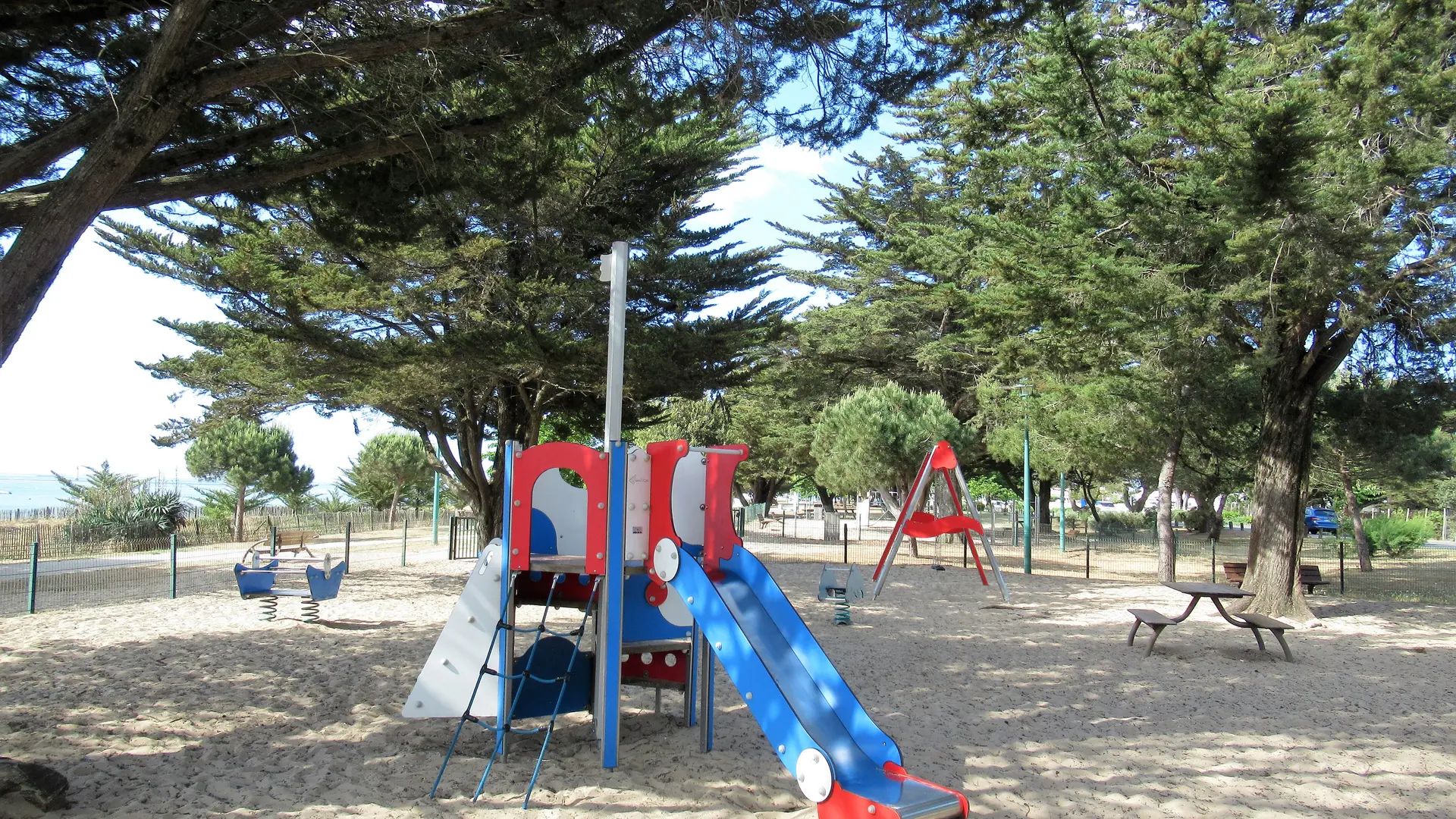 Aire de jeux plage sud