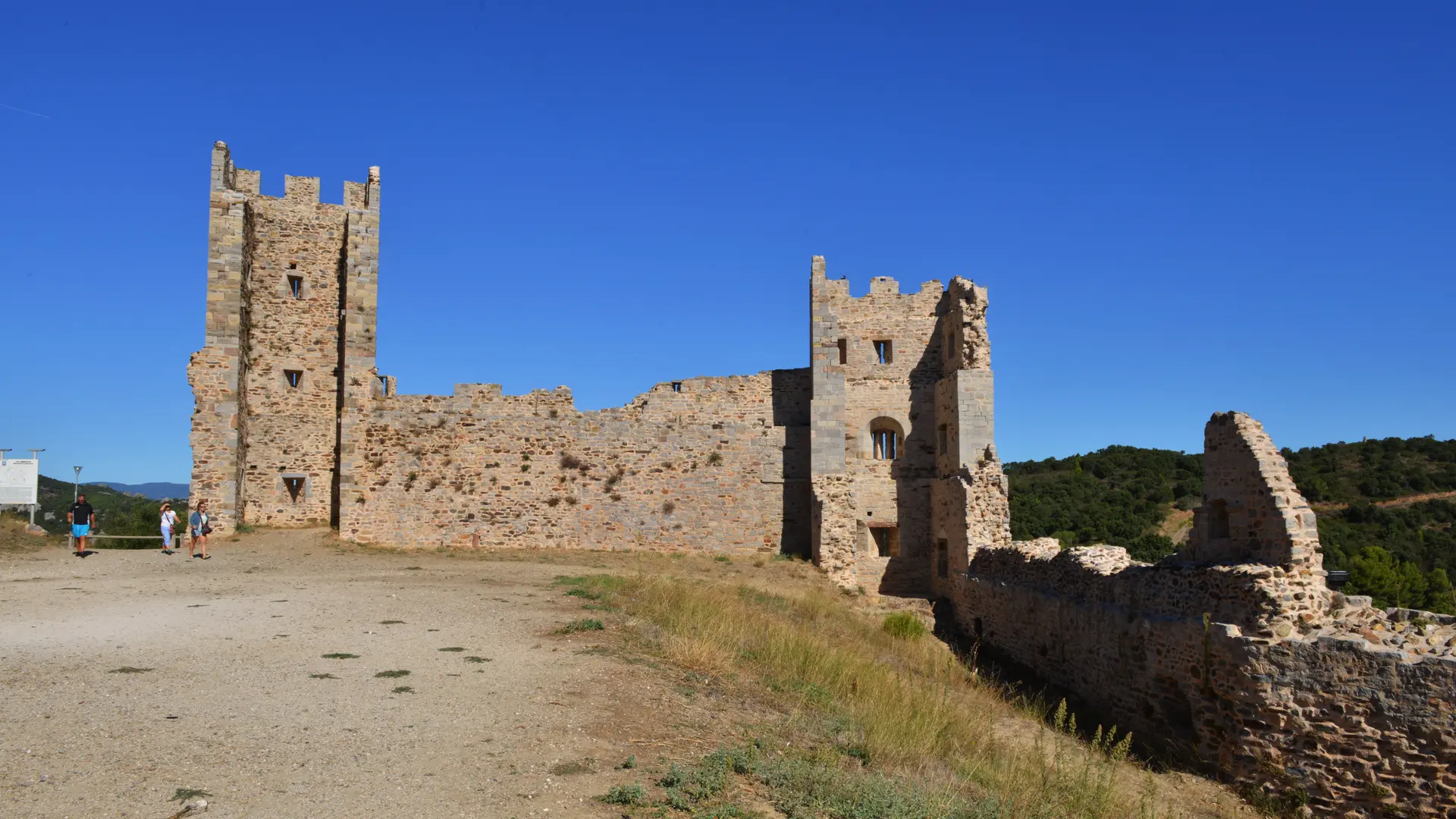 Remparts et vestiges du château des Seigneurs de Fos à Hyères