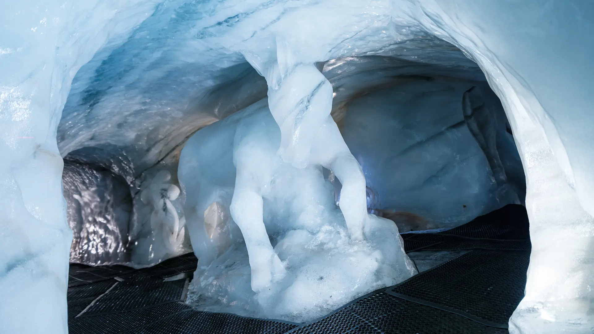 Grotte de Glace - LA GRAVE