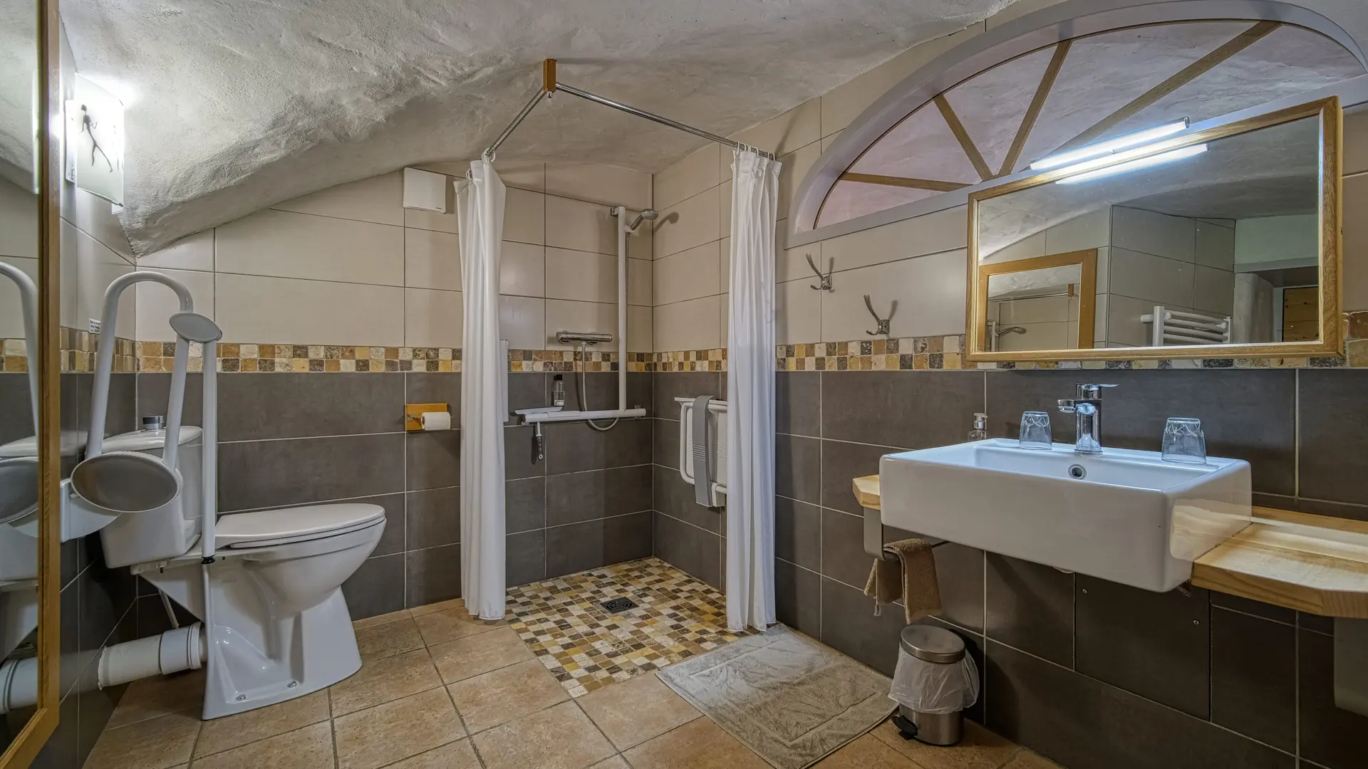 Salle de bain accès PMR