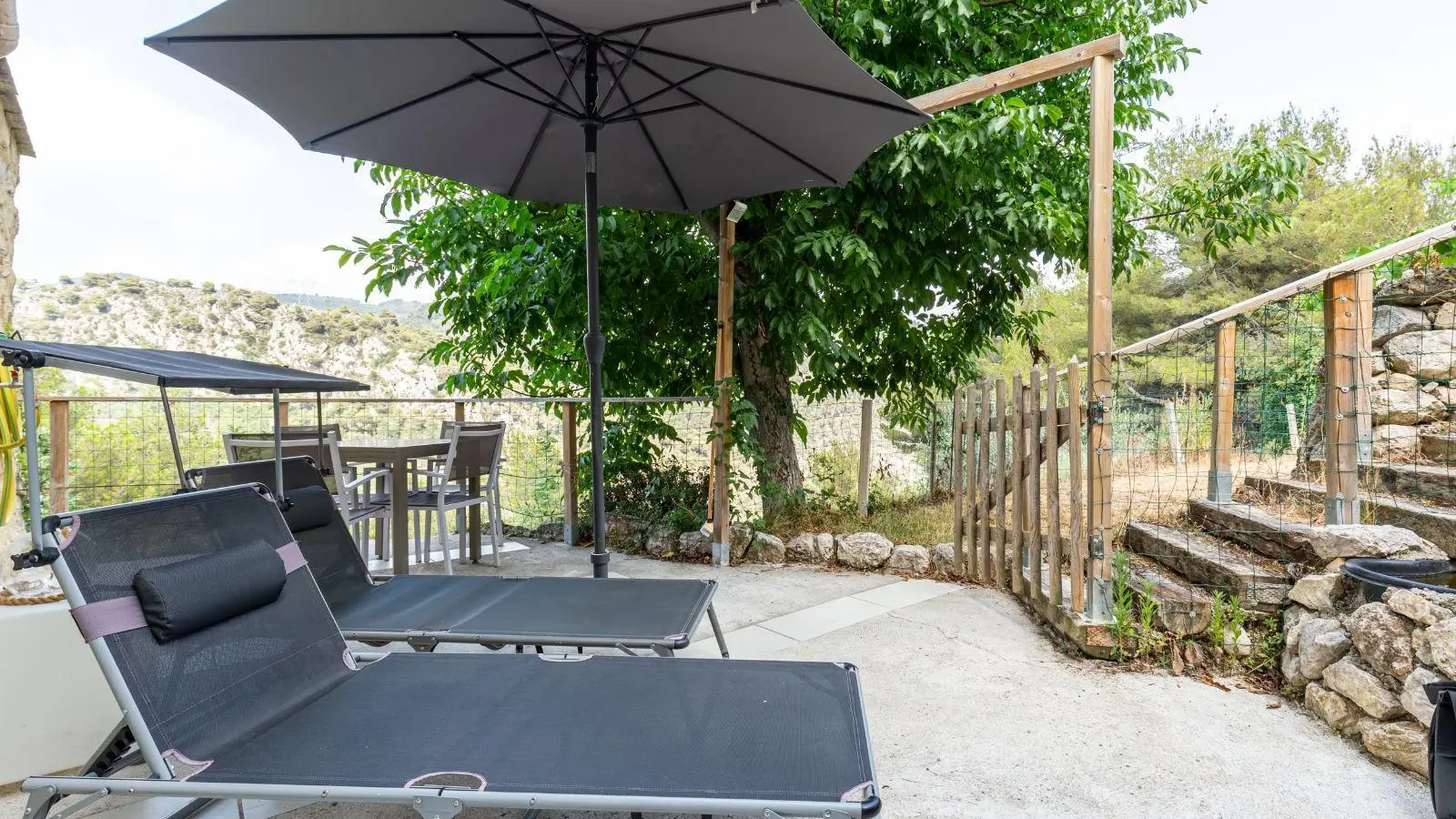 La terrasse Gîte Luna Estella Gîtes de France Alpes-Maritimes à Tourrette Levens