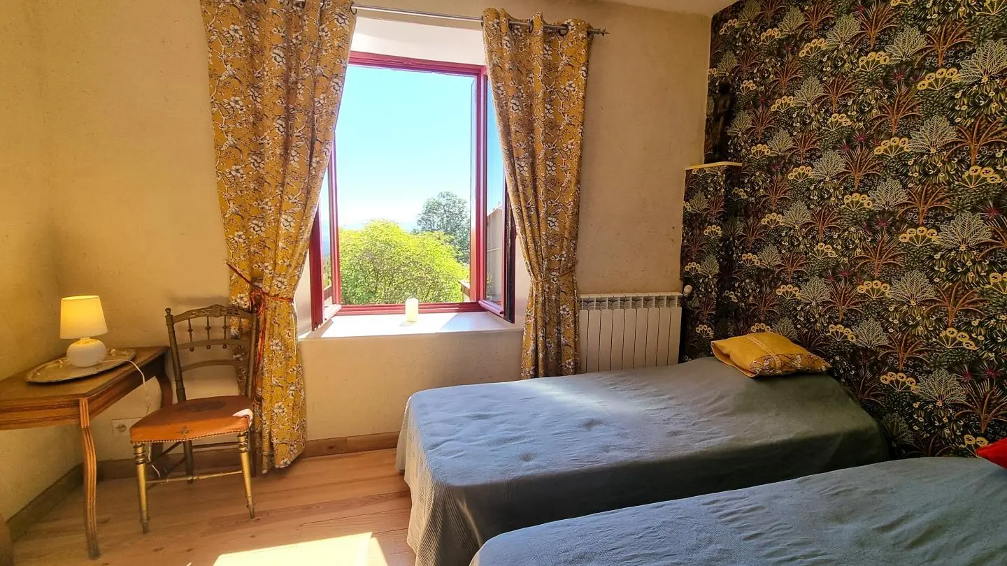 1er niveau : chambre 1 : 2 lits 90, pouvant être modulable en lit 180.