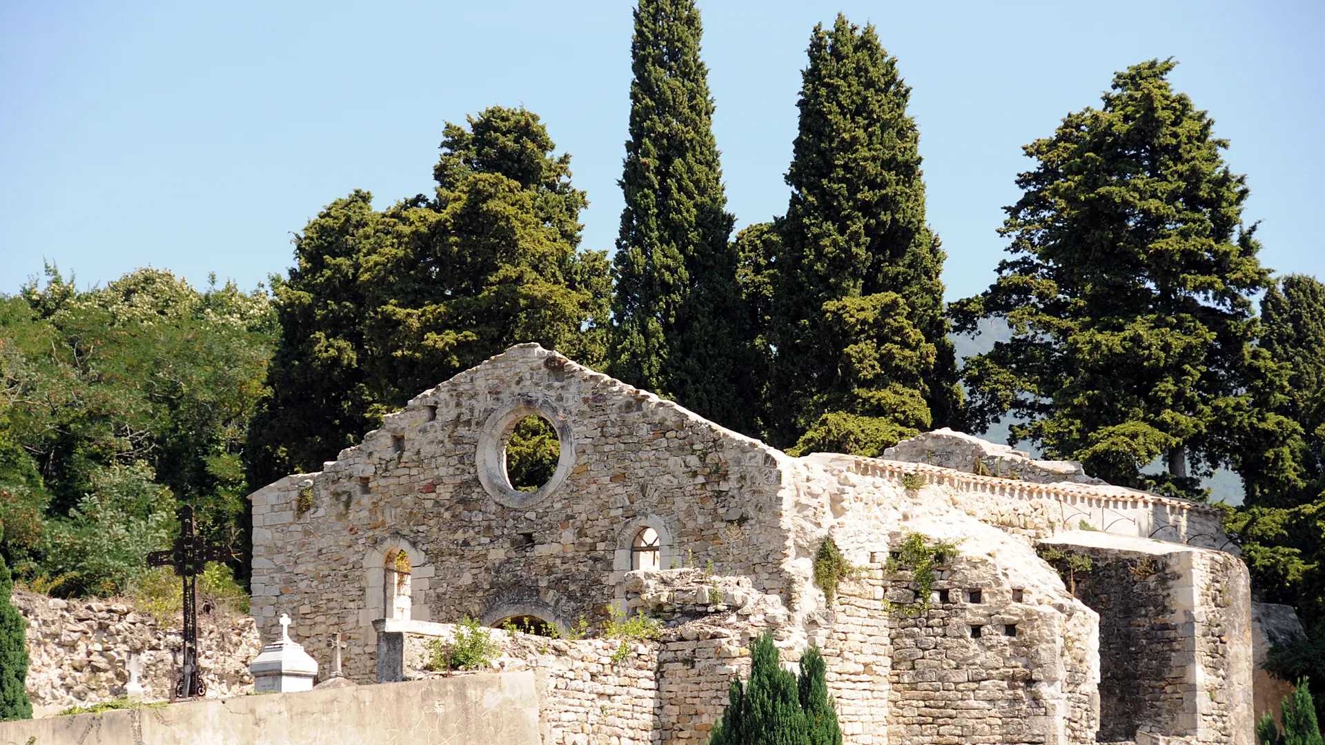 Cimetière et la chapelle