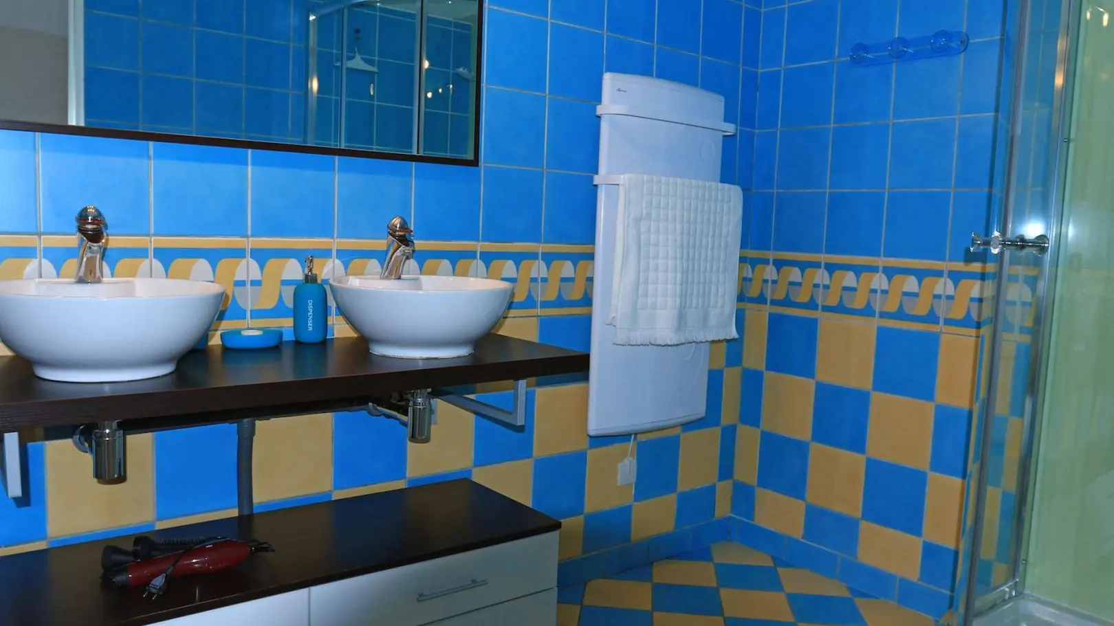 Double vasque et douche