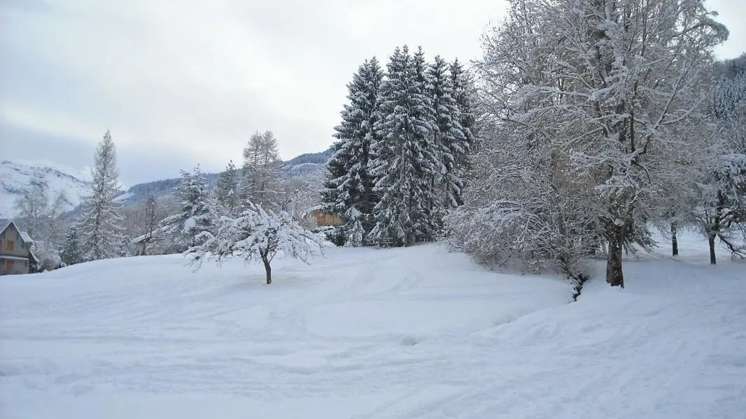 Piste Bleue de Labérieu à proximité du gîte qui permet les skis aux pieds départ et arrivée au gîte