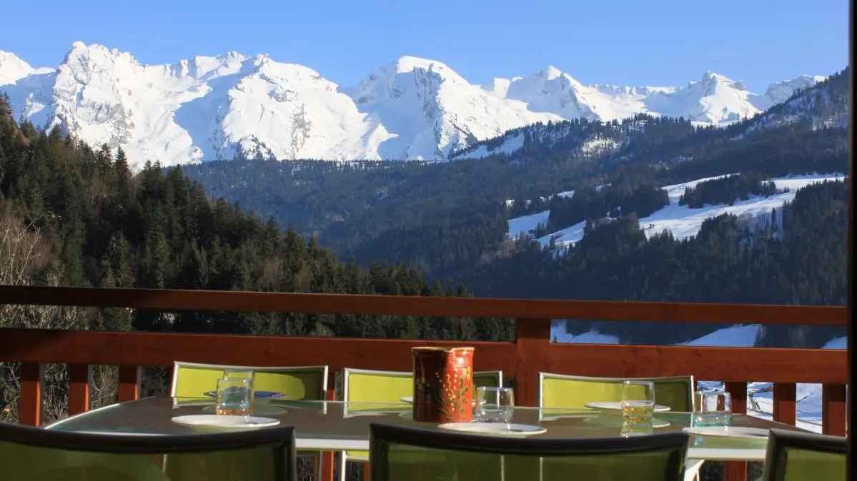 chaîne des Aravis vue de la terrasse