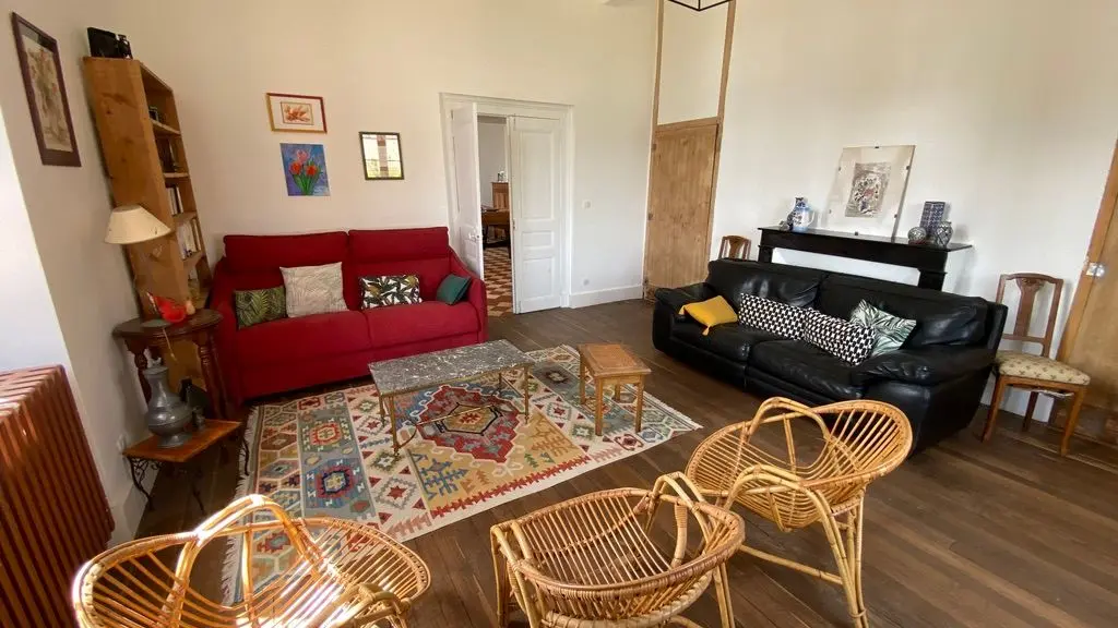 Salon du RDC avec canapé convertible