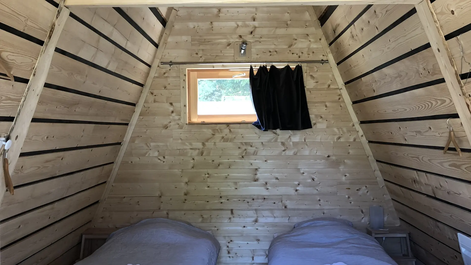 Intérieur tipi bois