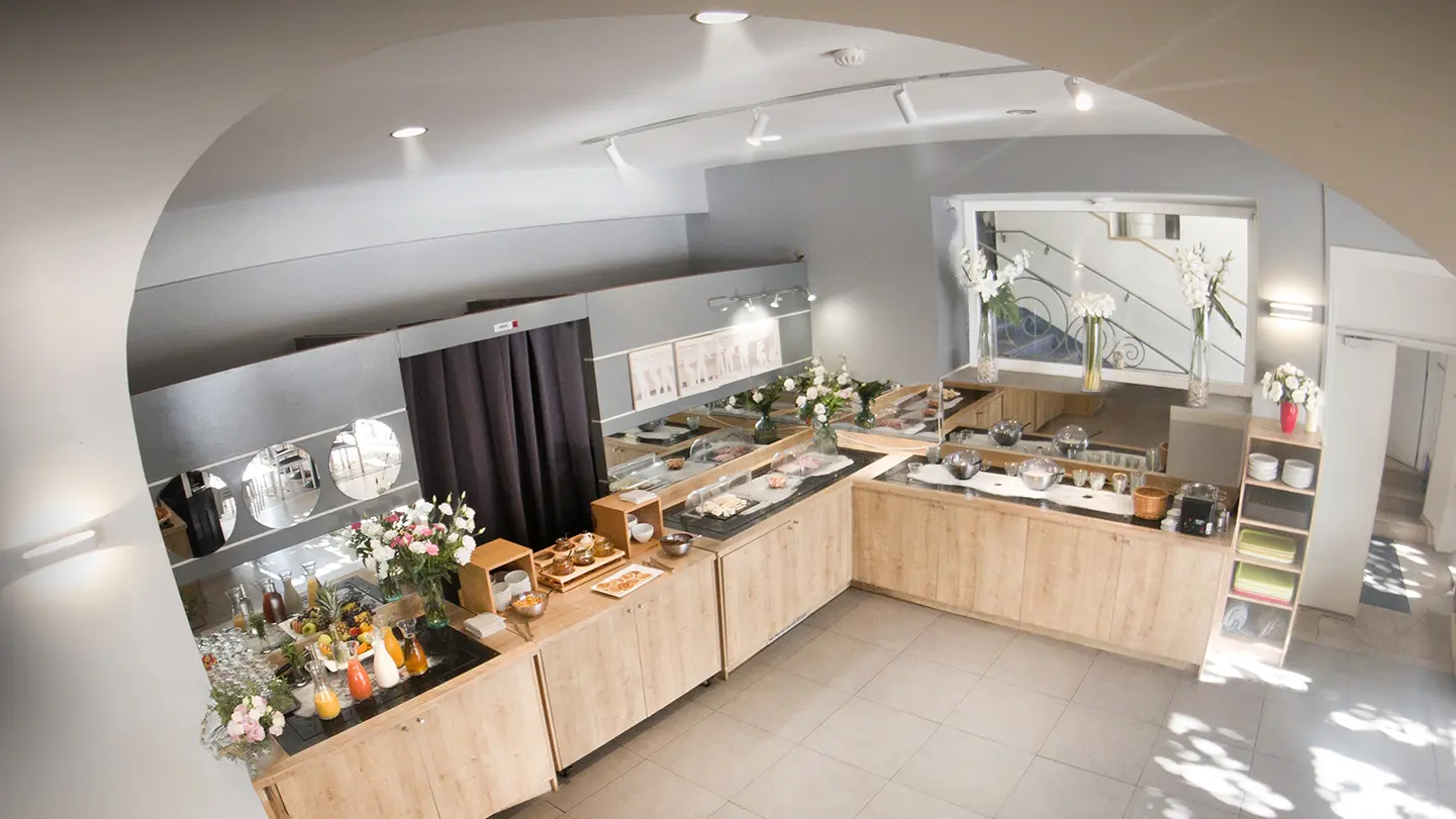 buffet petit déjeuner hôtel Le Golfe à Cassis