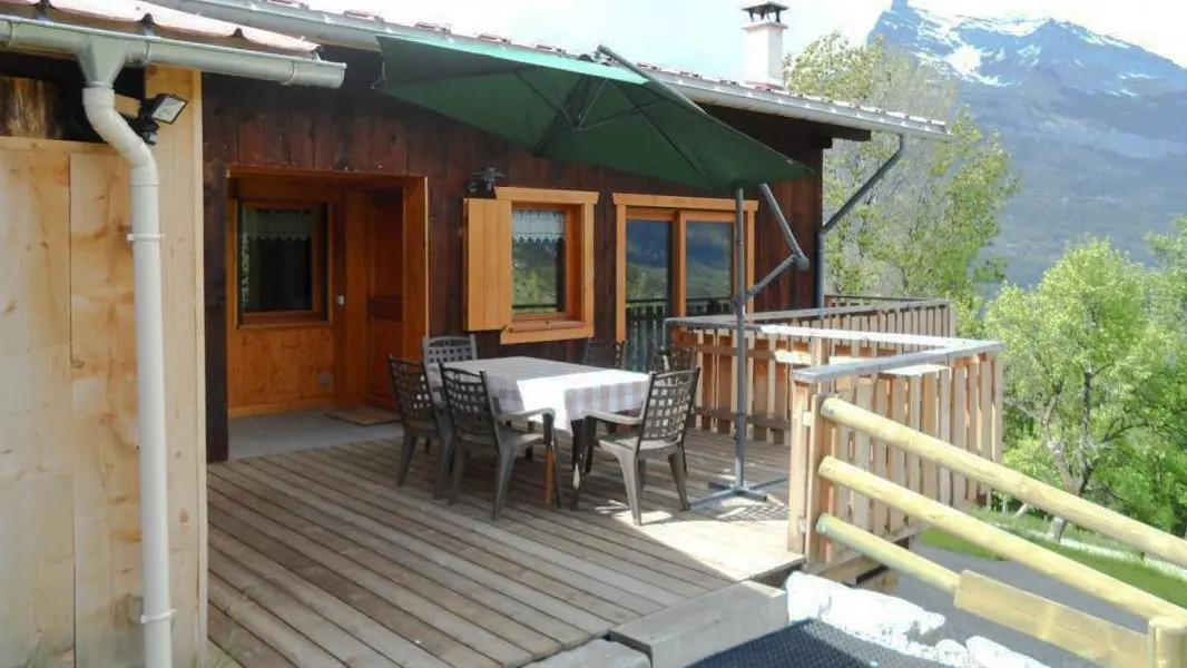 terrasse du gite en été.