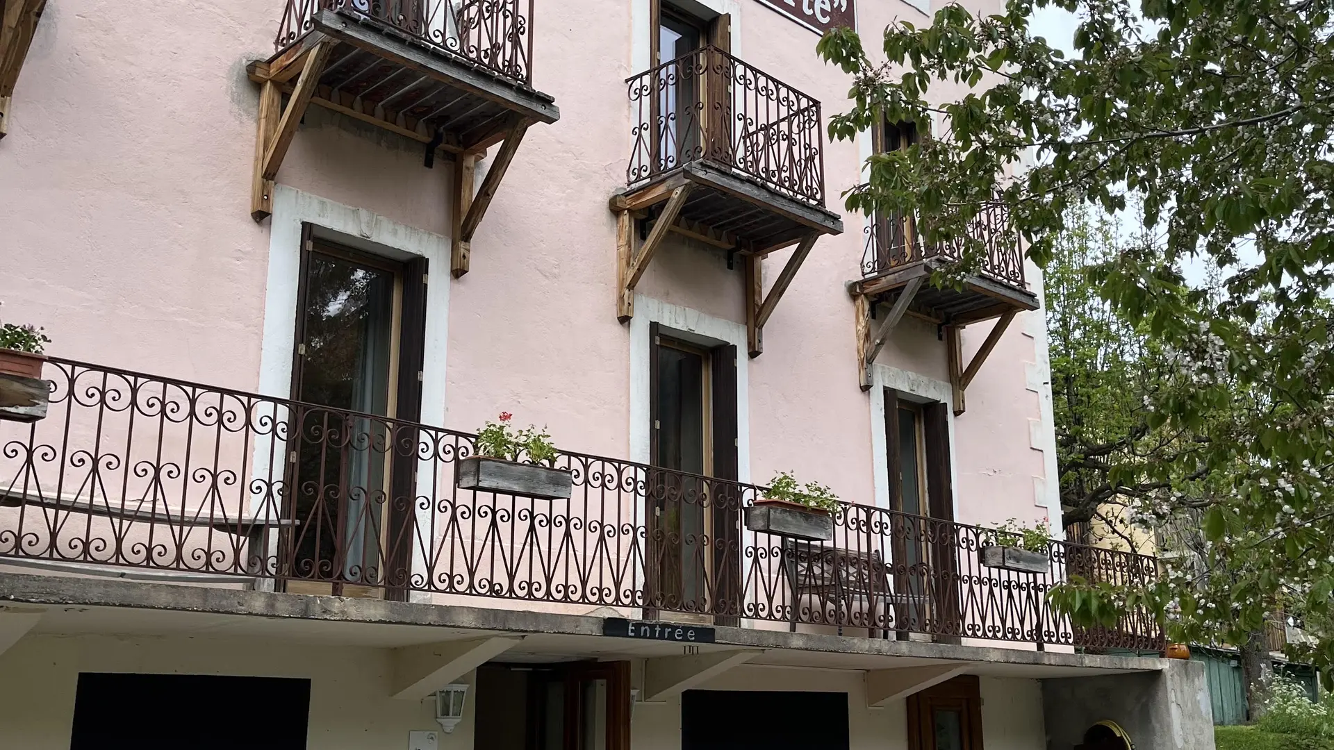 façade La découverte