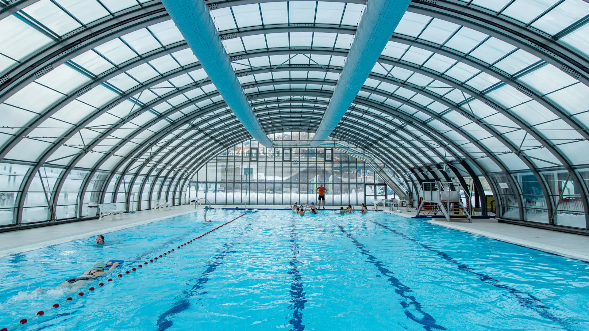 piscine sous son dôme