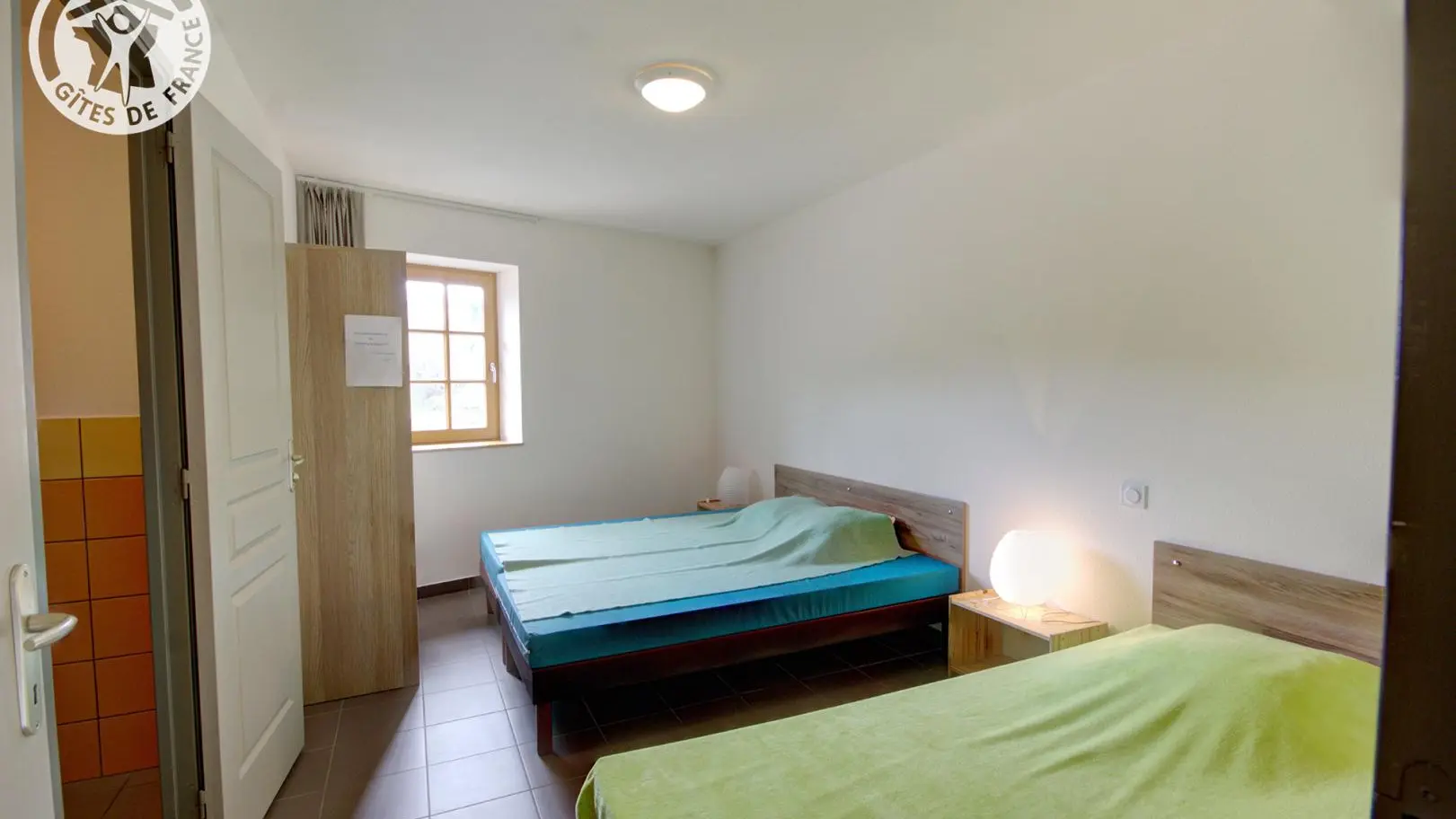 Chambre Verte : 2 lits 90 jumables + 1 lit 90