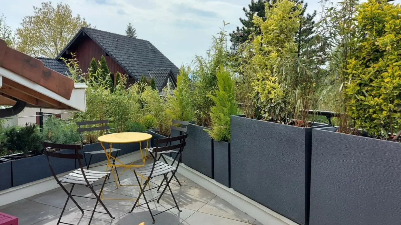 Extérieur avec salon de jardin