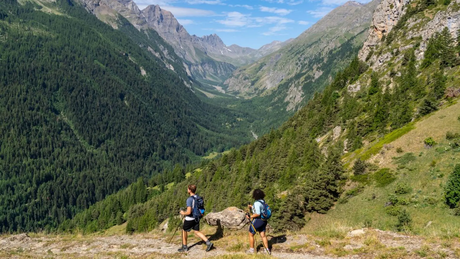 Vue sur le vallon du Fournel depuis le col de la Pousterle