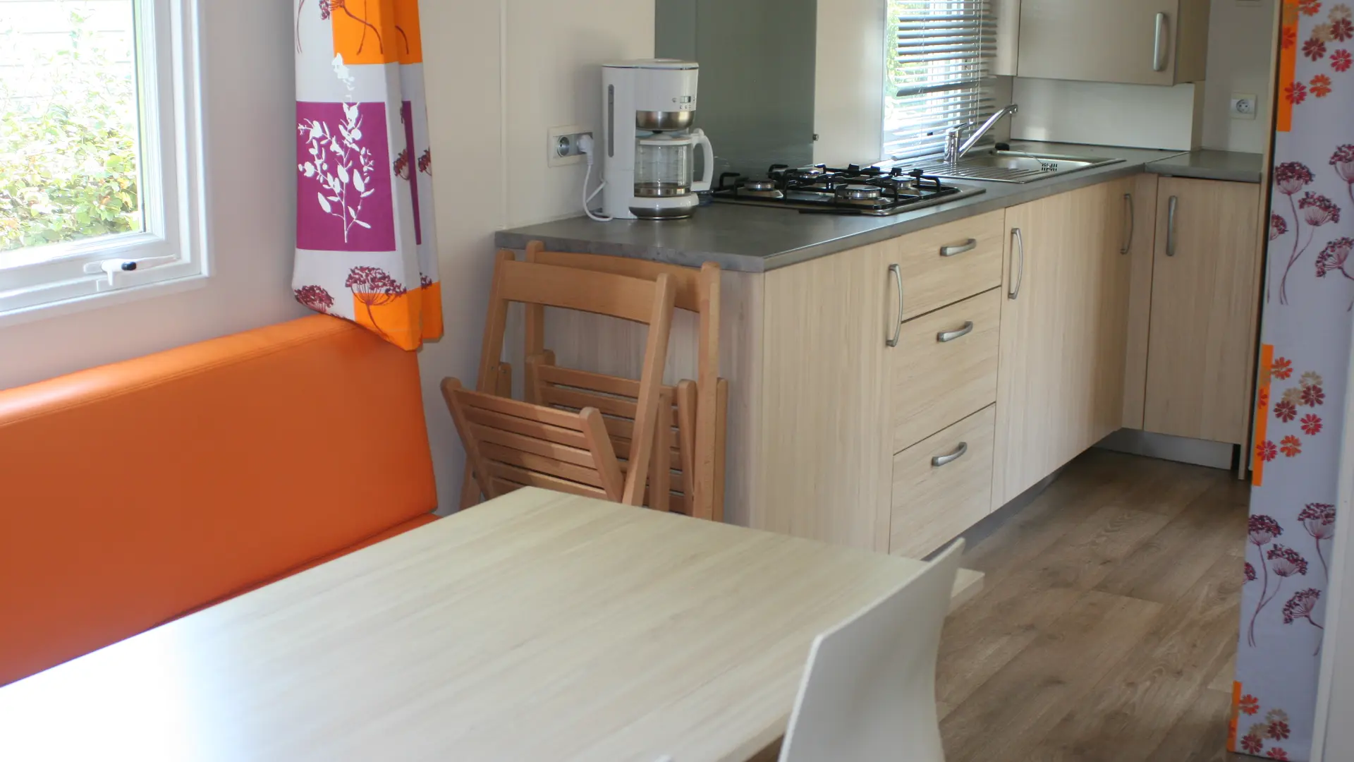 camping saumont 3 étoiles aixlesbainsrivieradesalpes intérieur mobil-home Soleo