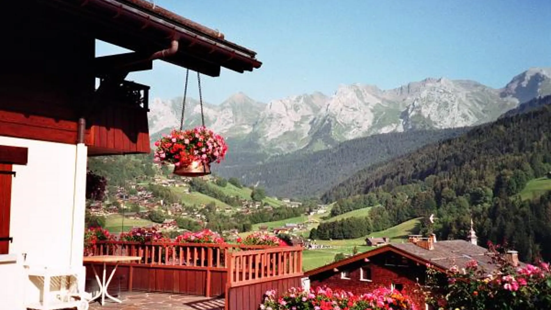 Vue depuis la résidence été/View from the residence summer-Makalu-Le Grand-Bornand