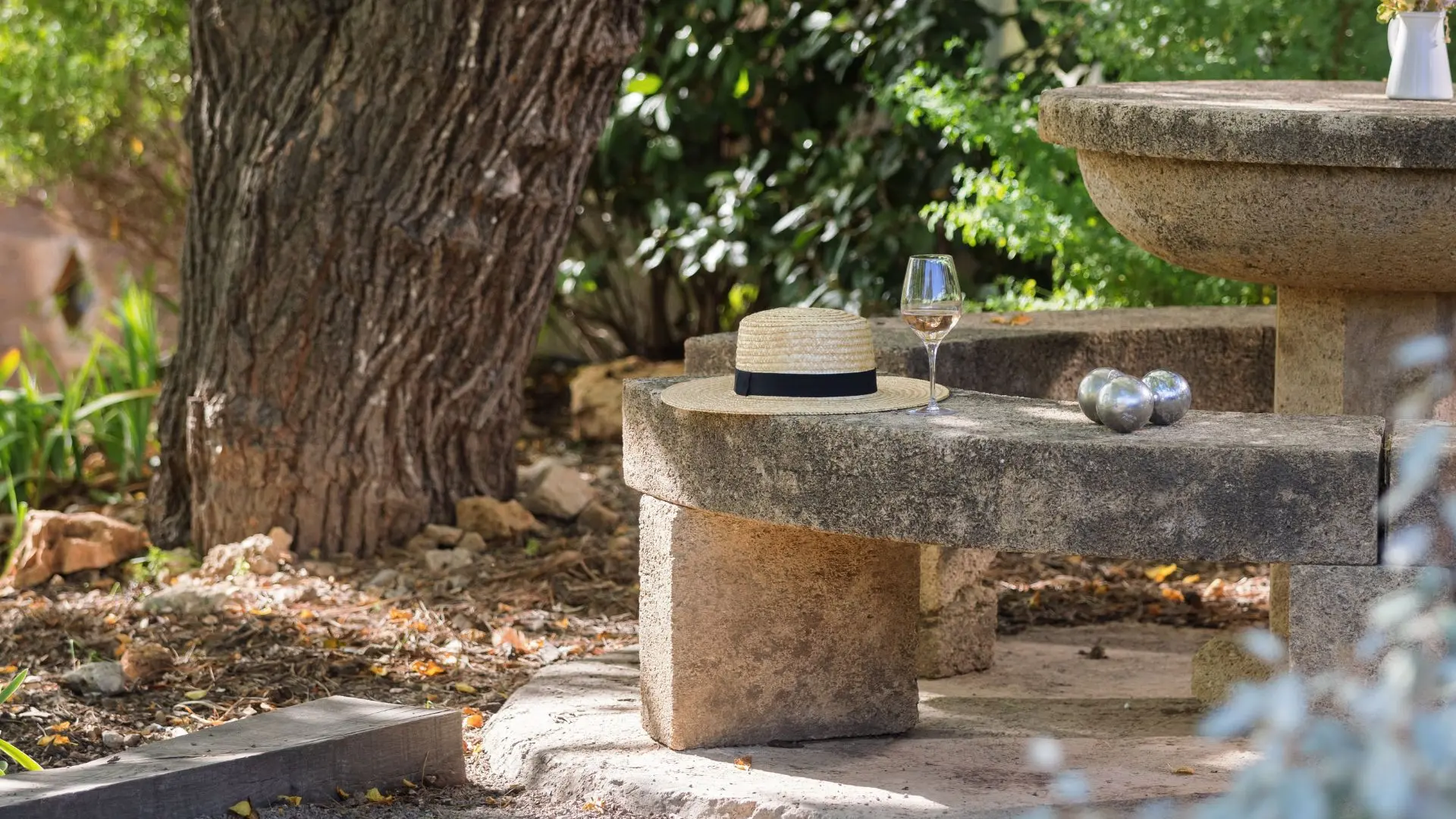 Amour troglodyte en Provence_Cotignac