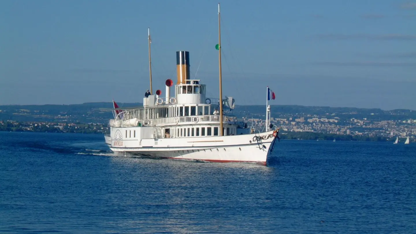 bateau à aube sur le lac leman