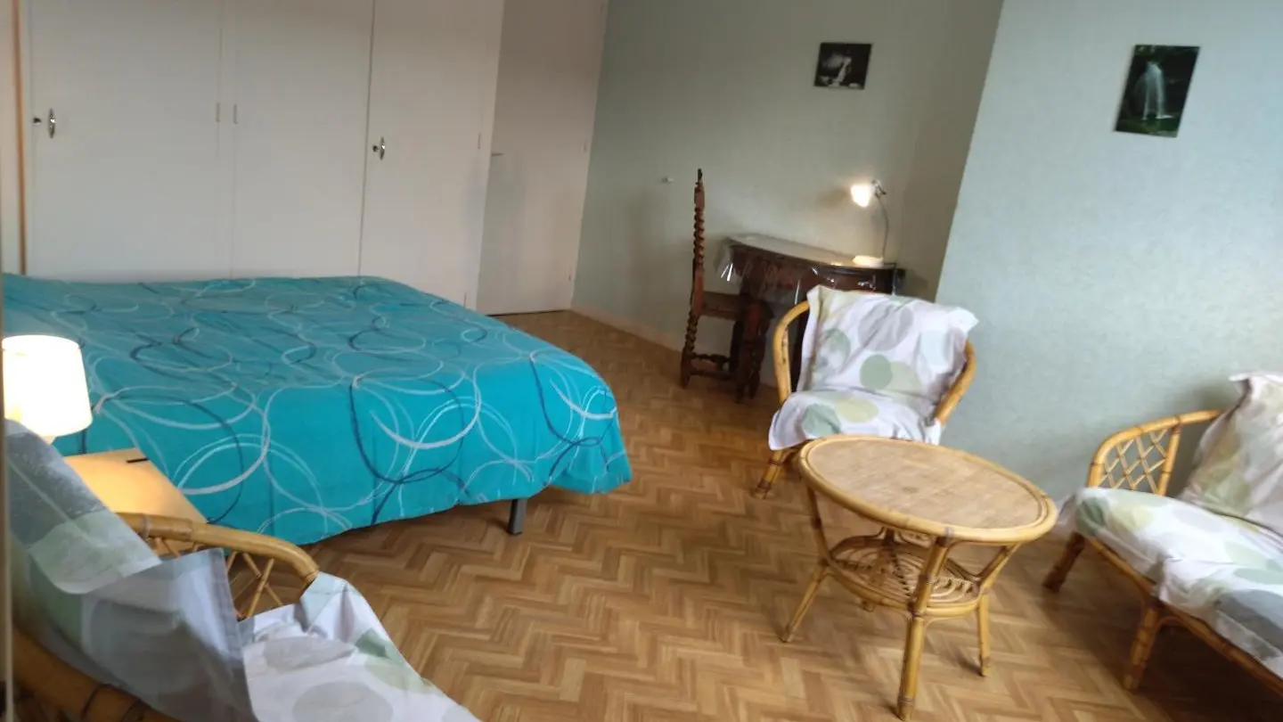 Charbemène : chambre 1 lit 140