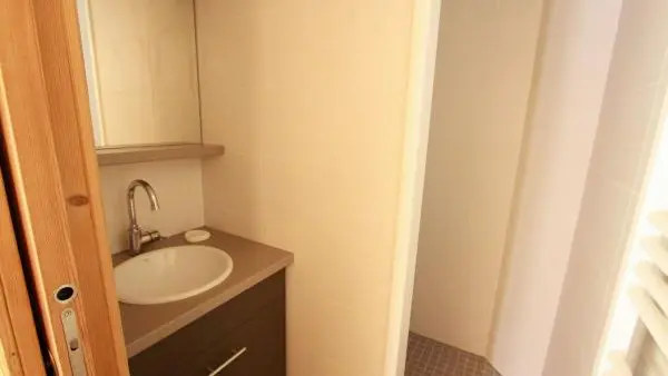 Salle d'eau chambre 1 avec douche italienne