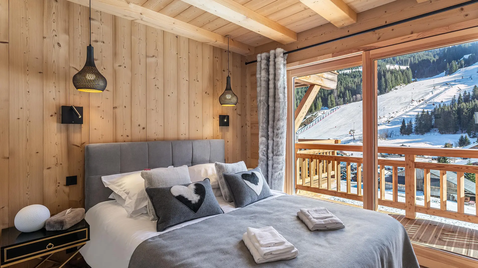 Chambre double avec balcon, vue sur les pistes du Linga