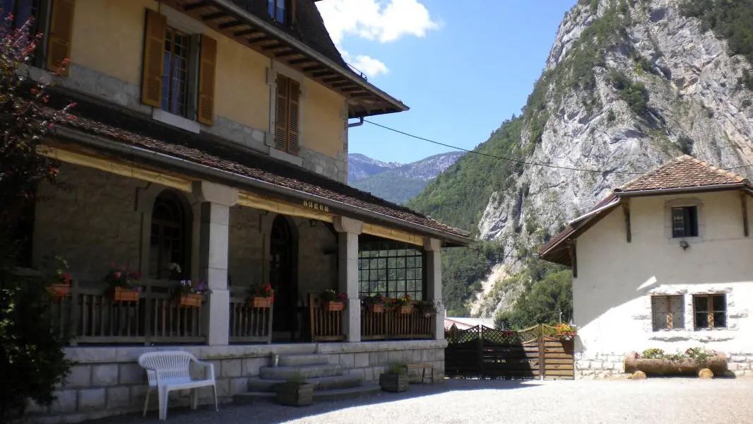 Les Mésanges Thônes : Façade Est en hiver