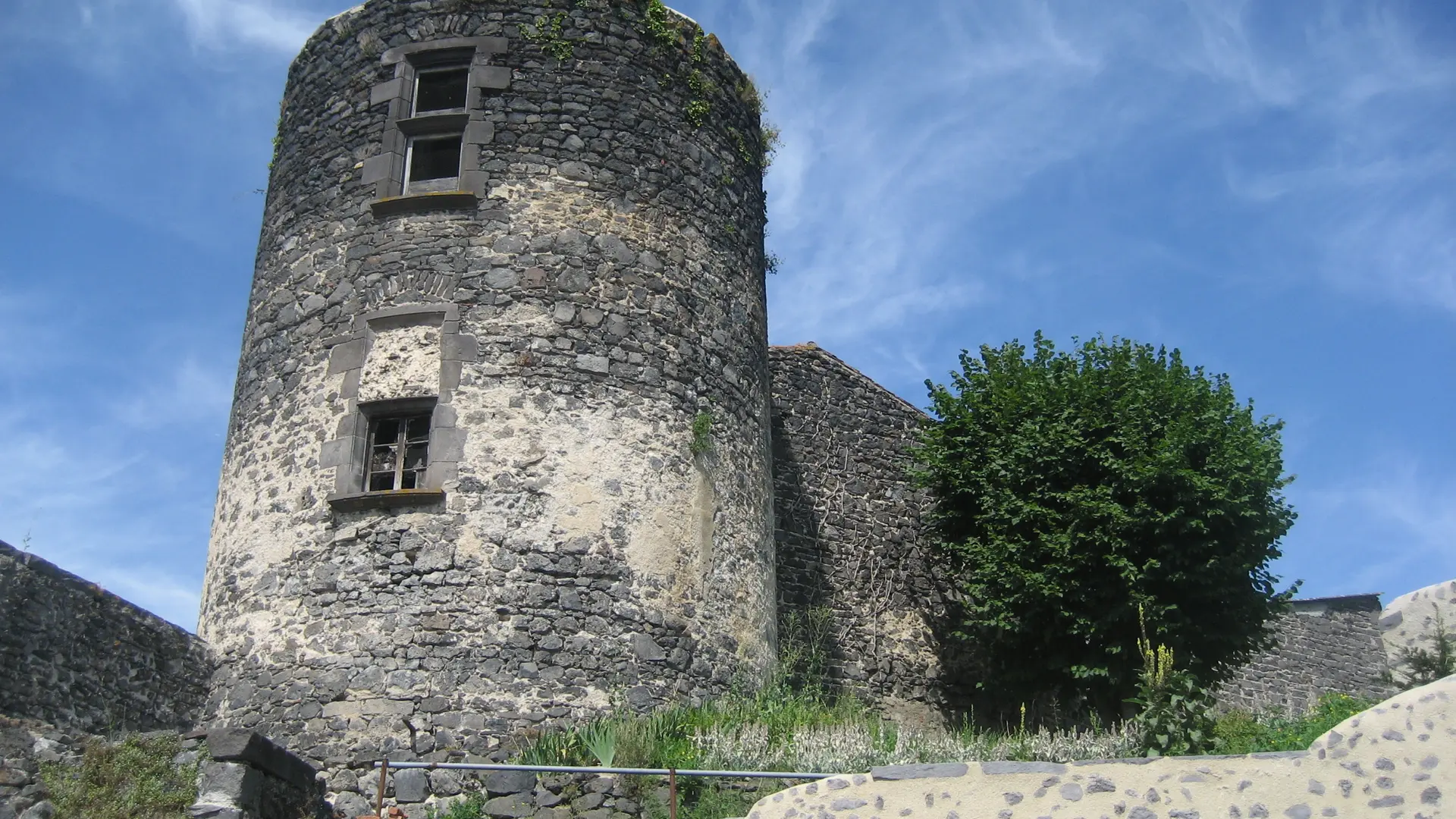 Tour du château à Marsat RLV