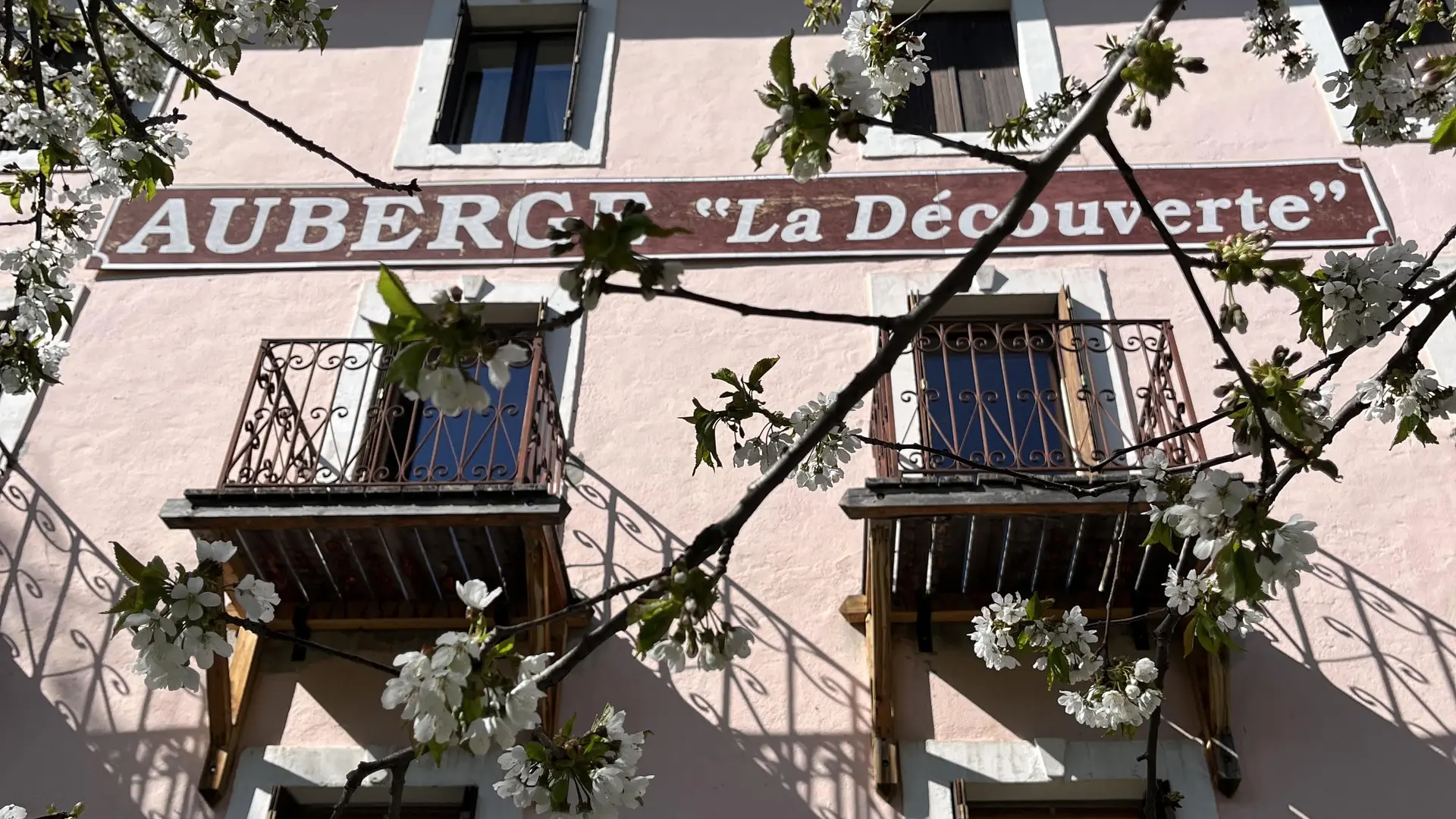 façade la découverte - névache - clarée