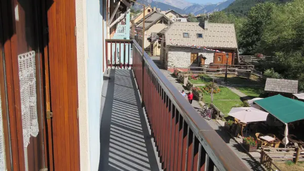 4-pieces-guey-balcon-serre-chevalier-villeneuve