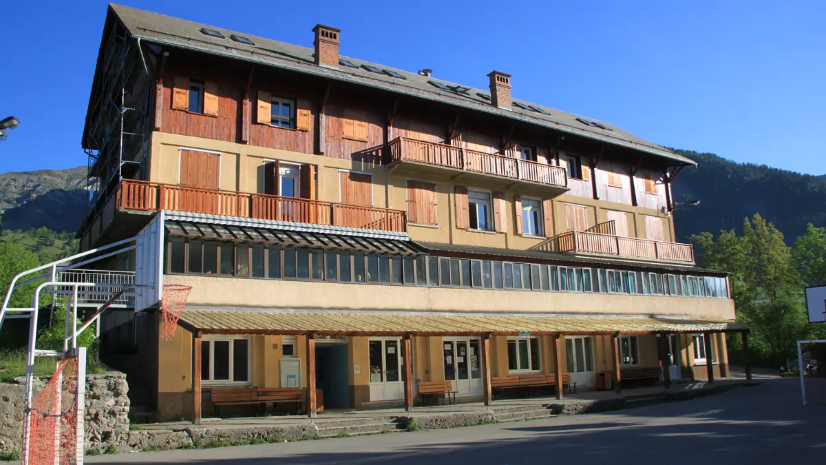 Lycée Poutrain à St Jean St Nicolas, vallée du Champsaur