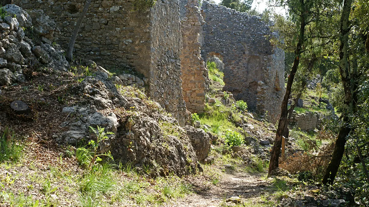 Vestiges du vieux village - Sentier