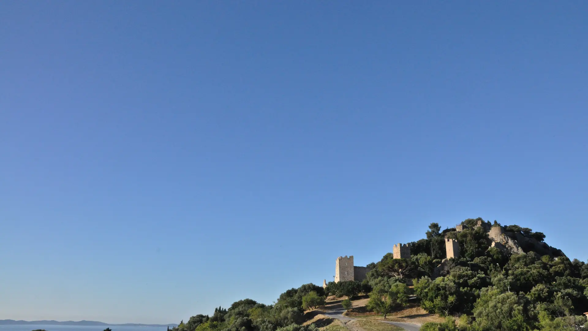 Remparts et vestiges du château des Seigneurs de Fos à Hyères