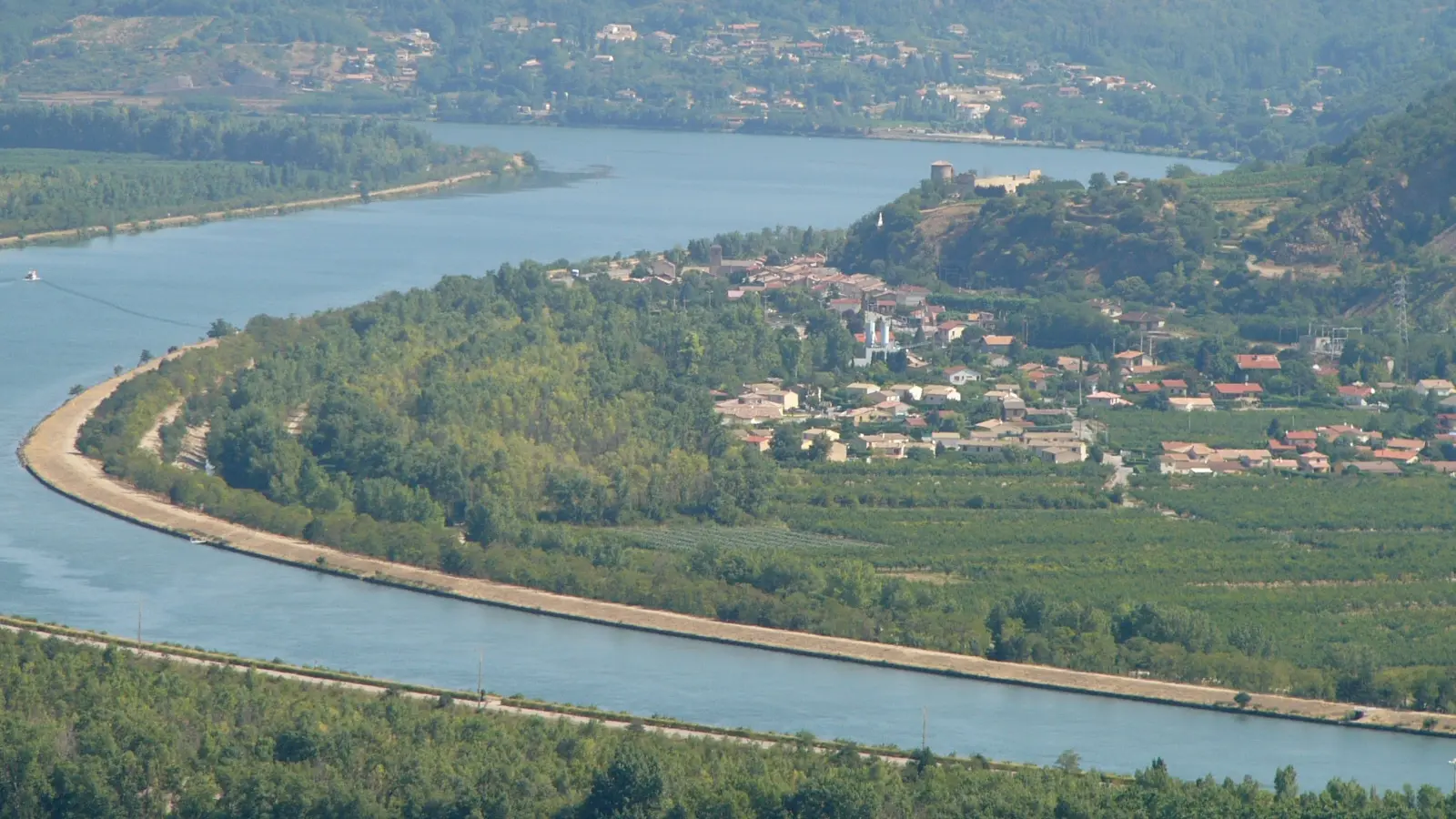 Vue des hauteurs de Serves