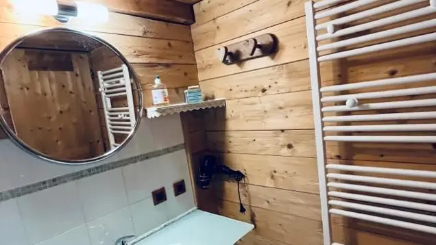 Salle d'eau, sèche-serviettes