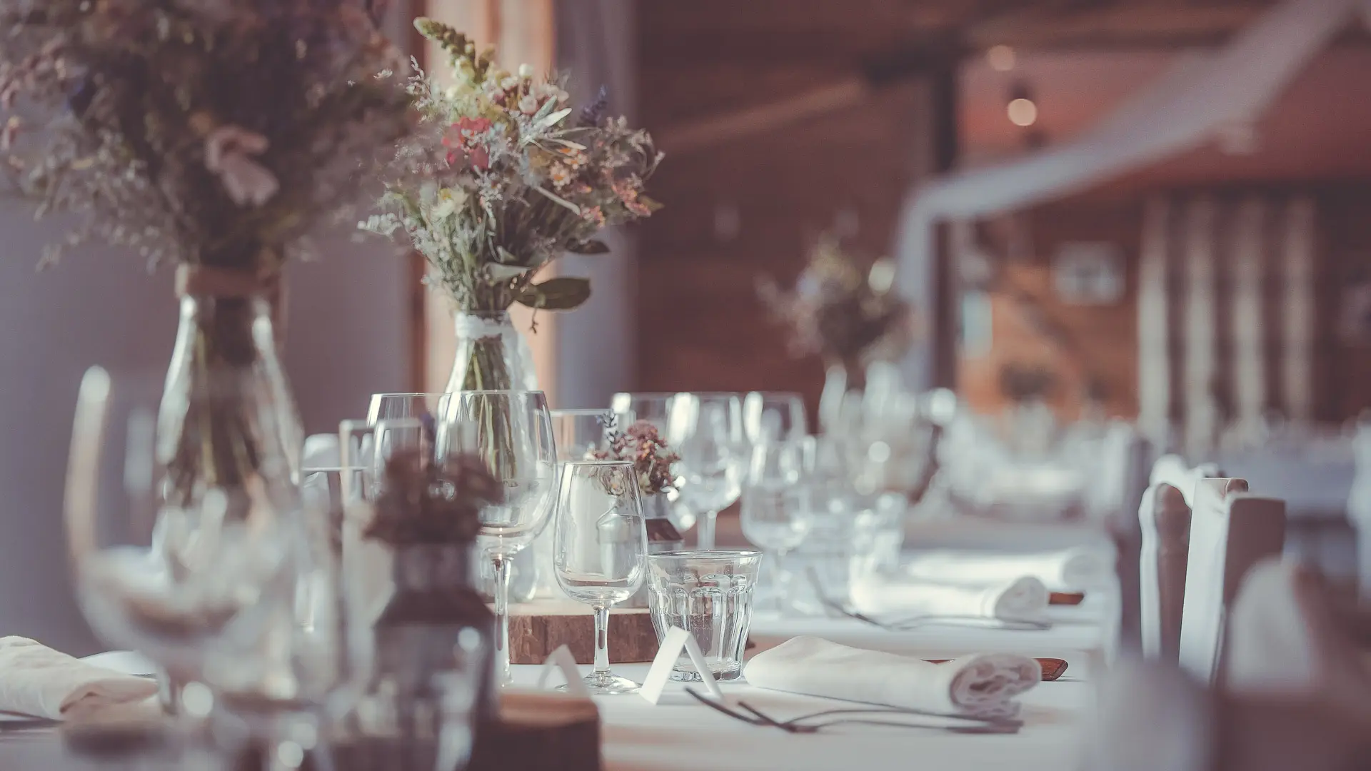 Zoom sur la décoration de table pour un mariage