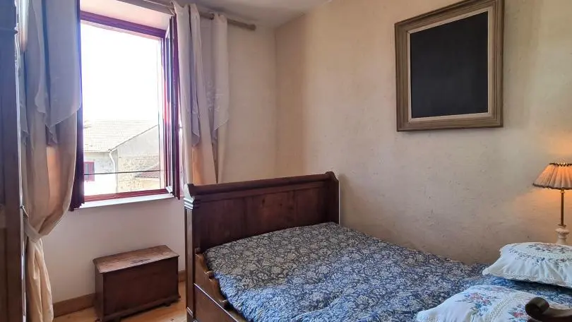 1er niveau : chambre 2 : 1 lit 110.