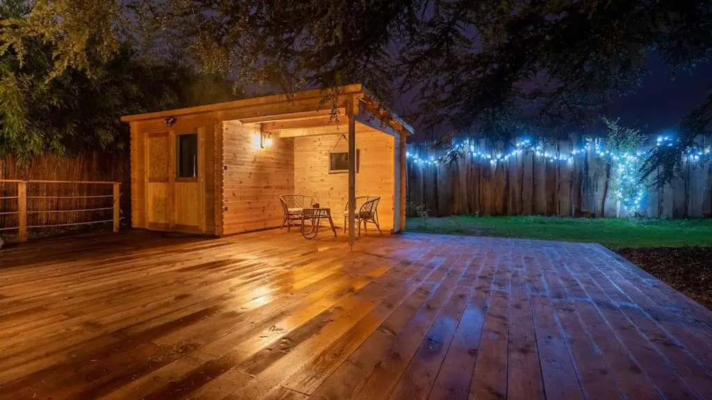 Terrasse et espace salle de bain