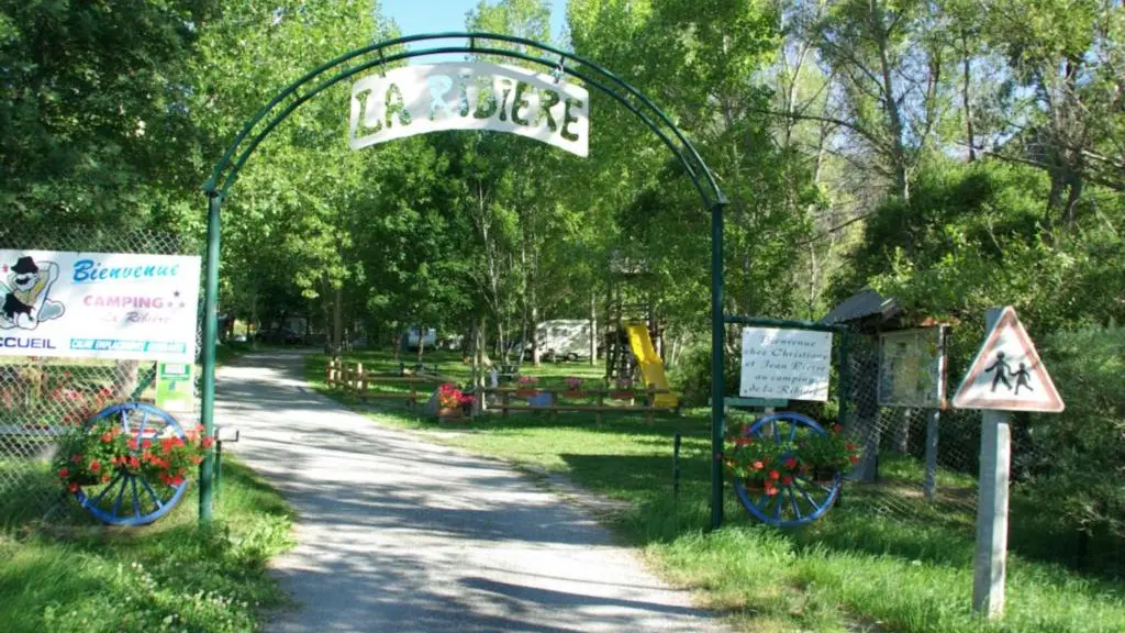 Entrée du camping en été