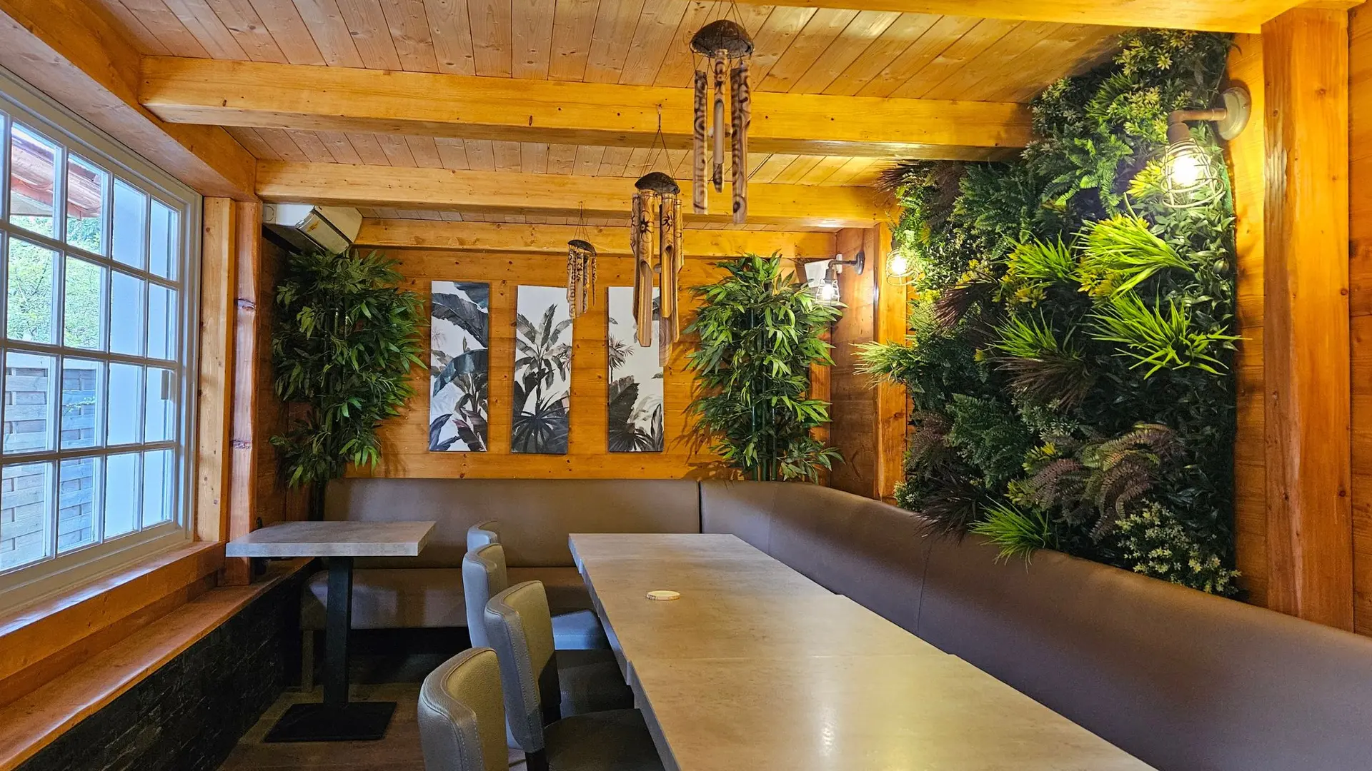 dining room vegetal walls