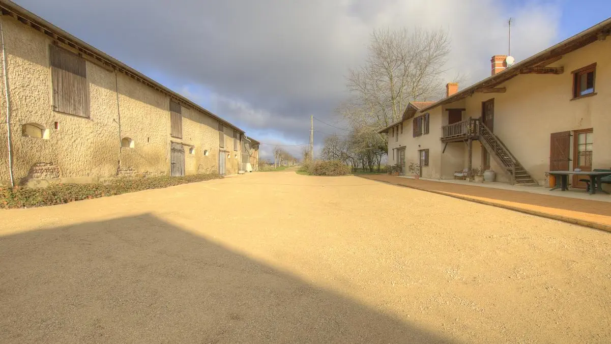Vue d'ensemble sur la propriété situé à Ratel.