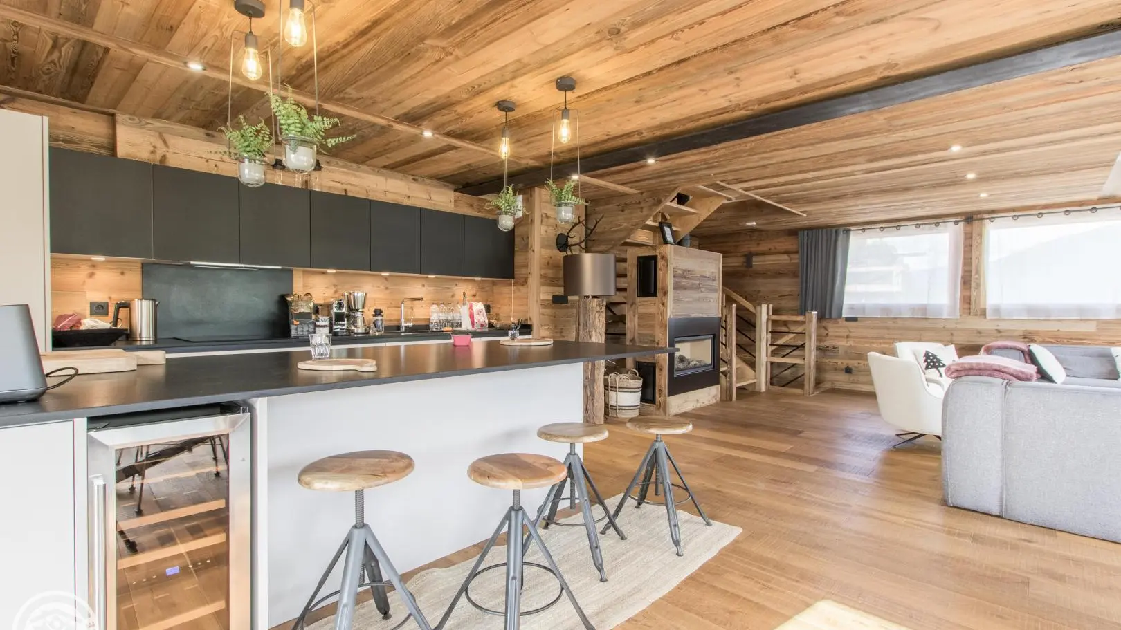 Séjour et cuisine , ouvrant sur 2 terrasses exposées Sud