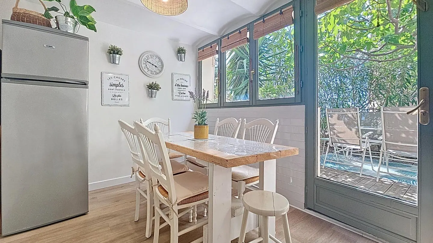 Gîte le Figuier de St Cé- Espace repas-Gîtes de France Alpes-Maritimes